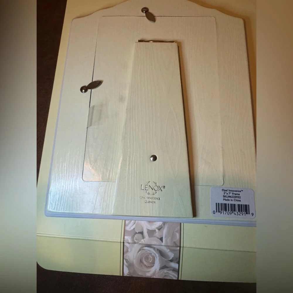 NWT Lenox Opal Innocence Ivory Picture Frame.
